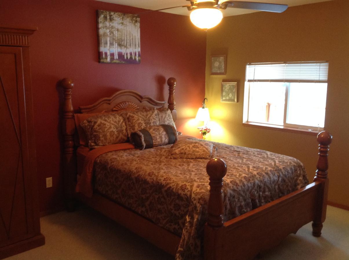 A Hyde Away Inn B&B Ток Екстериор снимка