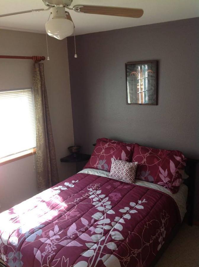 A Hyde Away Inn B&B Ток Екстериор снимка