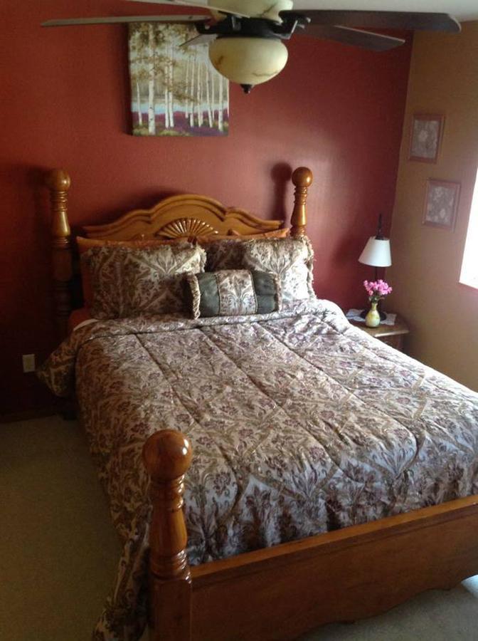 A Hyde Away Inn B&B Ток Екстериор снимка