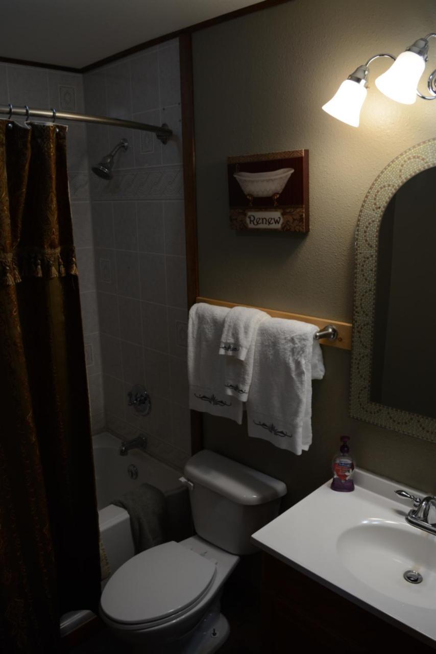 A Hyde Away Inn B&B Ток Екстериор снимка