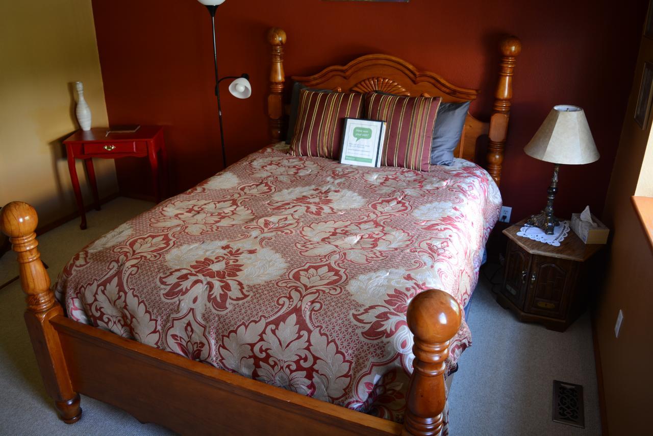 A Hyde Away Inn B&B Ток Екстериор снимка