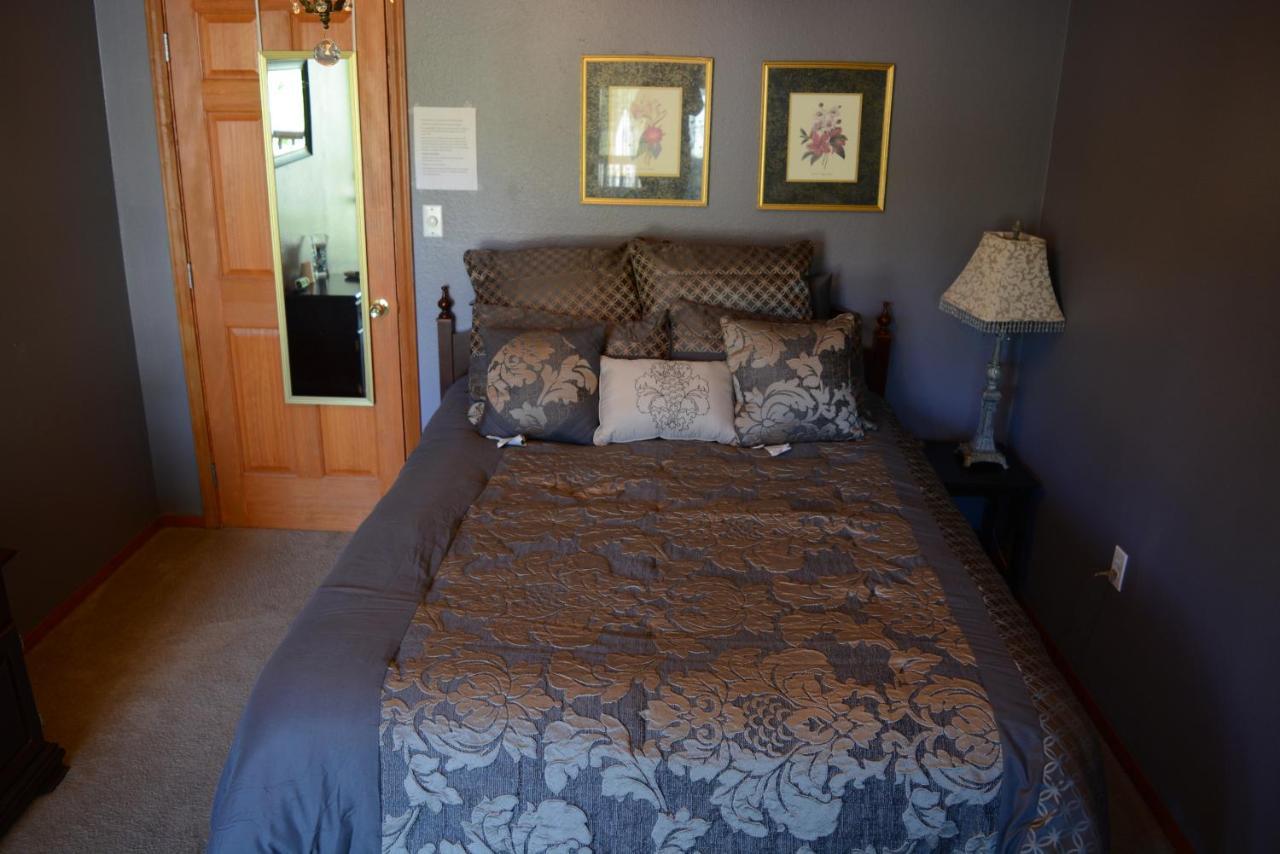 A Hyde Away Inn B&B Ток Екстериор снимка