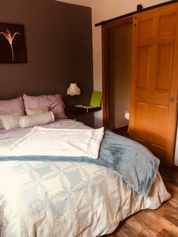 A Hyde Away Inn B&B Ток Екстериор снимка