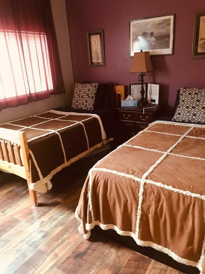 A Hyde Away Inn B&B Ток Екстериор снимка